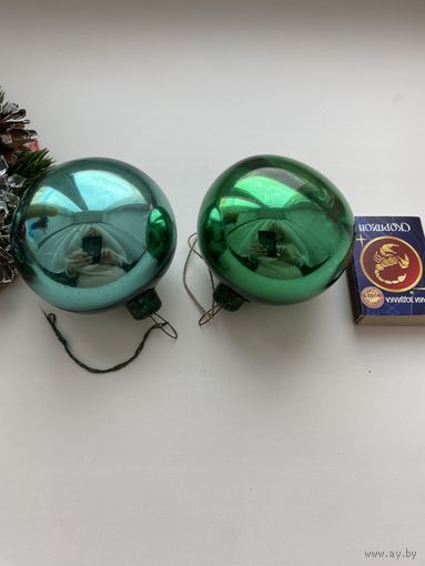 Лот елочных игрушек.