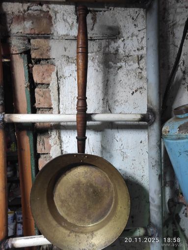 Латунная сковорода с ручкой