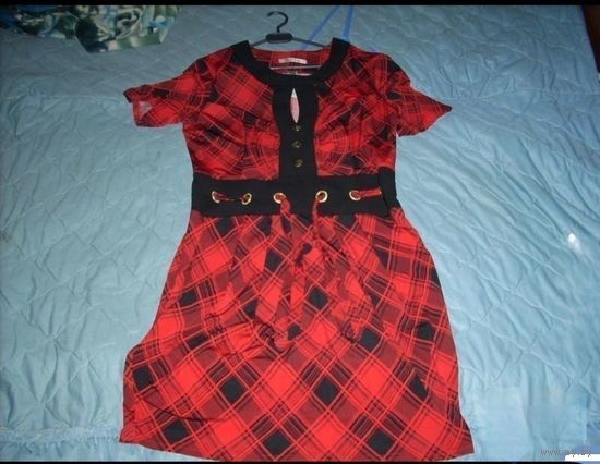 Платье красное