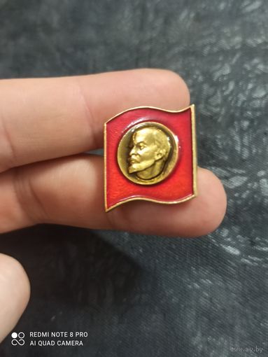 Значок красивый Ленин