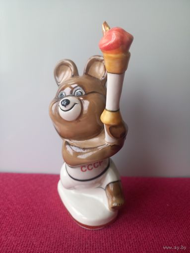 Статуэтка Олимпийский Мишка с факелом. Фарфор. Вербилки.