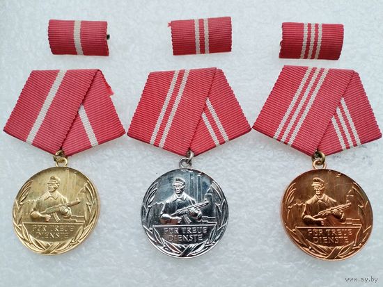 Комплект знаков ГДР. За безупречную службу в вооружённых силах. тяжёлые