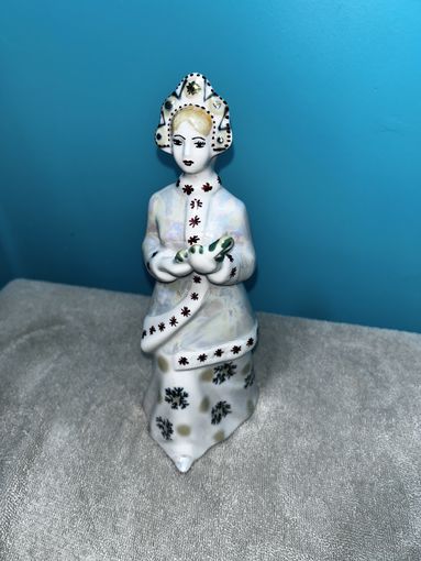 Фарфоровая статуэтка Снегурочка.