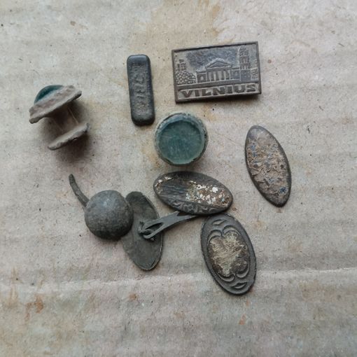 Запонки и значок