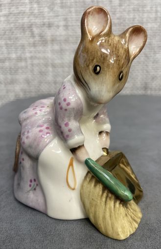 Фарфоровая Фарфоровая Мышка Ханки-Манки из серии Беатрикс Поттер. Royal Doulton. 1997 год. 7.5 х 9 см
