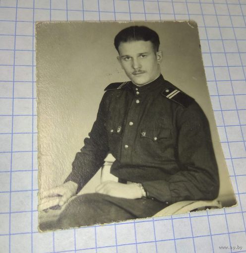 Младший сержант.