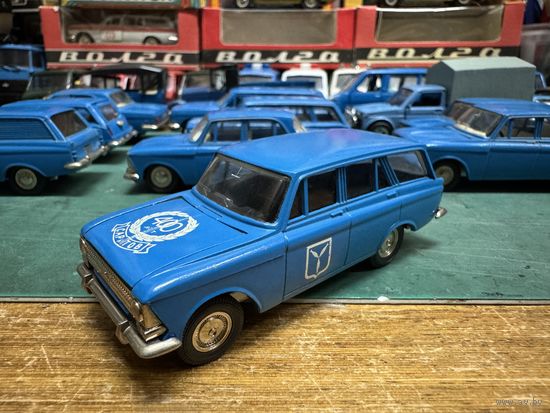 Москвич 426 тамп 400 лет Саратову, решетка с двумя круглыми фарами, черный салон. Пятничный вечер в синих тонах. Не забываем делать себе подарки к 23 февраля!