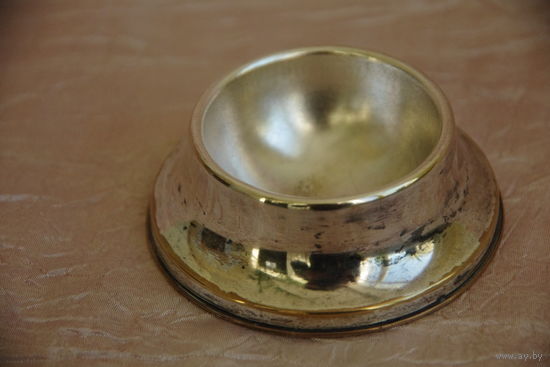 Ваза с серебрением  ( диаметр 8,5 см , высота 3 см )