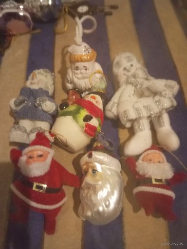 Деды морозы и снеговики.