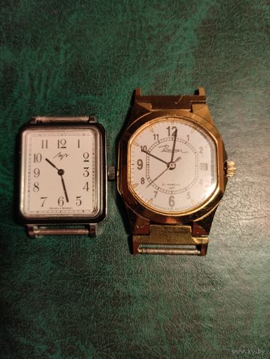 Двое часов. Тикают. На восстановление.