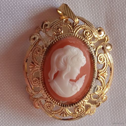 Винтажный кулон Камея