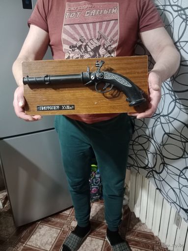 Пистолет кремневый 18 век сувенир из СССР тяжёлый. Металл пластик длина 39 см. * 17 см с 1 руб без мц