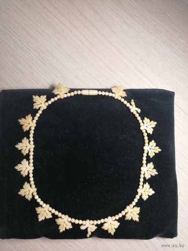 Колье из слоновой кости