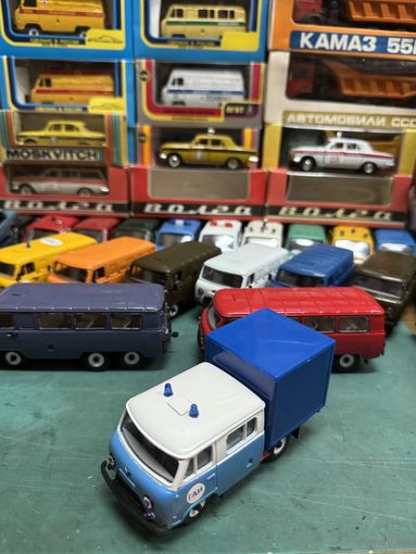 УАЗ-39094 Фермер ГАИ, редкий двухцветный заводской окрас, кабина пластик, кузов будка, Тантал, Агат, Саратов