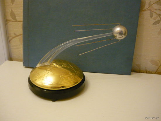 Сувенир Спутник ,музыкальный.