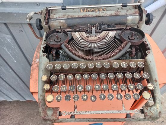 Портативная (переносная) печатная машинка "Москва" в чемодане мод.3/4 1951-1958. Ретро СССР.