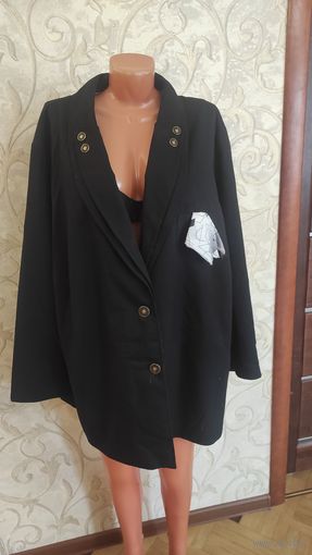 Классный жакет на 70-74 размер, стильный и красивый, очень хорошо садится на фигуре. Цвет черный, яркая подкладка. Носила мало совсем, хорошее состояние, приятная цена. Длина 85 см, ПОгруди 85 см, дли