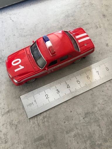 Модель AUTOTIME Collection 1:60. Модель автомобиля ВОЛГА ГАЗ-31105. Пожарная охрана 01