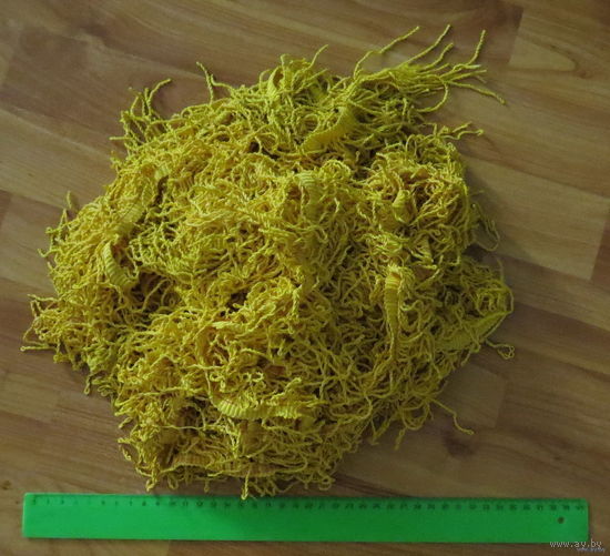 Бахрома от флагов, вымпелов, знамен