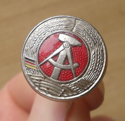 Кокарда ГДР