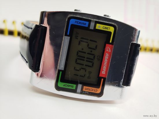 Редкие часы "Авангард" крупные, состояние+отличный кожаный ремешок в комплекте!