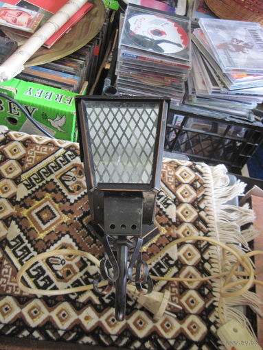 Светильник настенный.