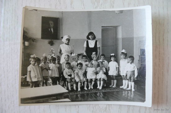 Фото СССР. Детский сад, портрет Ленина.