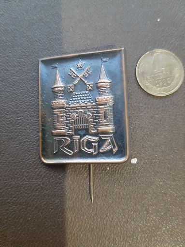Значок тяжелый Рига