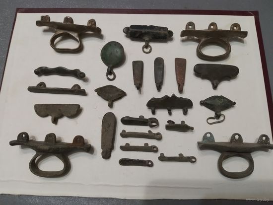 Элементы конской упряжи.