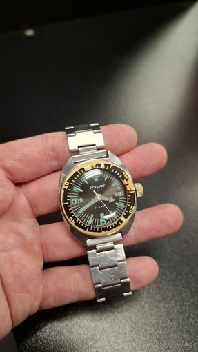 Часы Poljot Полет Амфибия автоподзавод 23 камня. Сталь. Идут. Точность не проверял. Без репассажа. Состояние на фото.