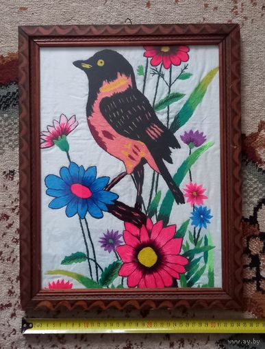 Деревянная рамка с вышиванкой.