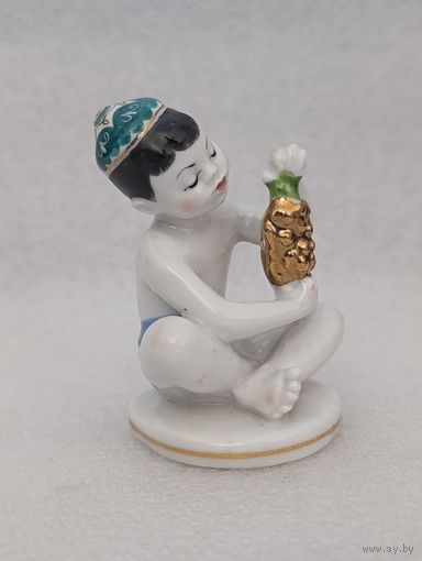 Мальчик с виноградом.