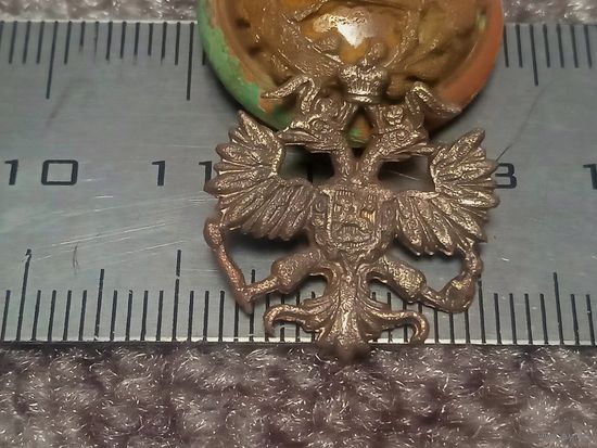 Знак, эмблема на петлицу, погон или эполет.