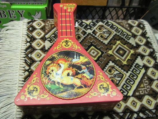 Жестяная коробка-балалайка, музыкальная шкатулка.