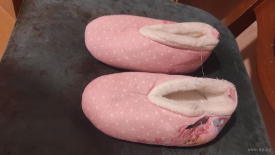 Мягкие тапки Скай р.30, покупали в Германии. Длина стельки 18,5 см. Очень удобные, новые.