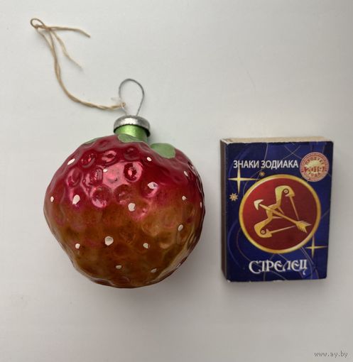 Елочная игрушка. Клубничка.