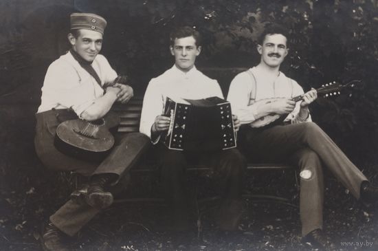 Фото ПМВ Ббойцы с музыкальными инструментами.Оригинал!