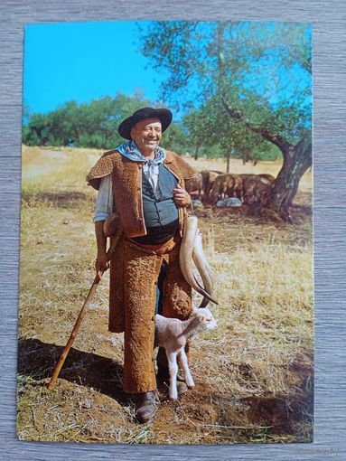 Этнография. Португалия, Алентежу. Пастух в типичном костюме