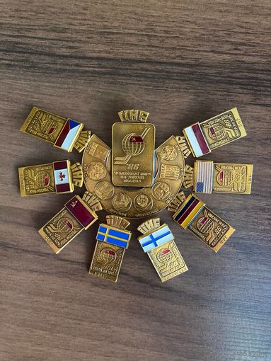 Комплект значков Чемпионата мира по хоккею 1986 г.