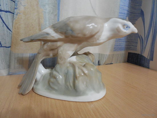 Фарфоровая статуэтка "Сокол" Городница 1950е года