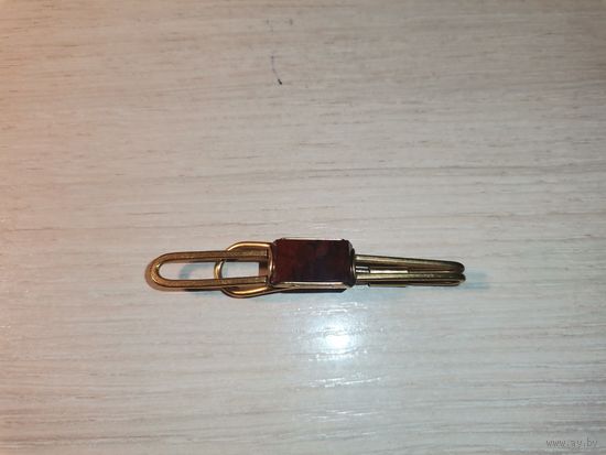 Позолоченный зажим для галстука с вставкой из натурального камня, клеймо РС8М.