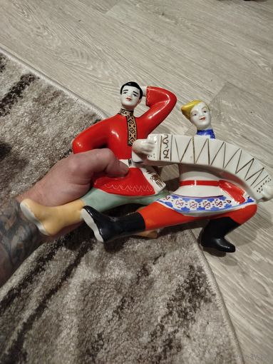 Танцоры,крупная