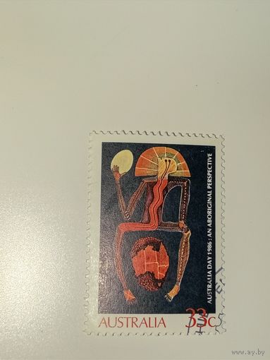 Австралия год 1986.   На марке изображен рисунок в стиле аборигенов, представляющий их взгляд на День Австралии.