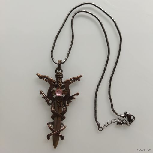 Подвеска винтажная " Меч дракона" в стиле фэнтези. Сталь. Медь. Розовый кварц. Гравировка. 8,5х4,5 см. 42 см..