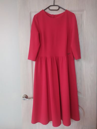 Элегантное красное платье 48-50р.