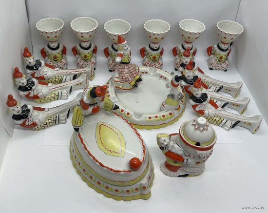 Набор посуды Клоунада из 15 предметов. Статуэтка Барановка