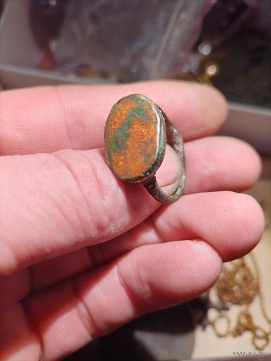 Перстень станинный с камнем
