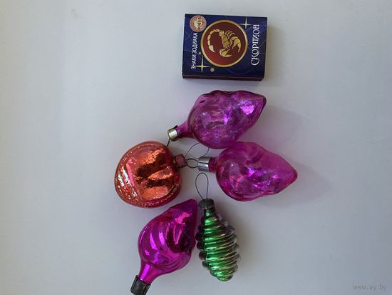 Лот елочных игрушек.