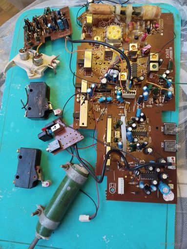 Сборный лот плат с радио деталями итд. 1001