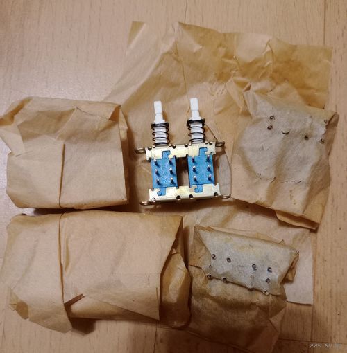 Переключатель П2К  новый в упаковке  (цена за  шт)